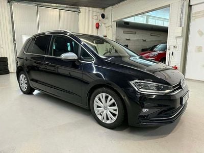 Svart Begagnad 2018 VW Golf VII Highline Halvkombi | 199 500 kr (Marknadspris)