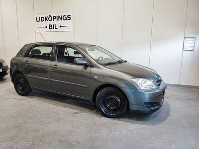 Begagnad Toyota Corolla 110 HK (80 kW) 2006 Grå Halvkombi