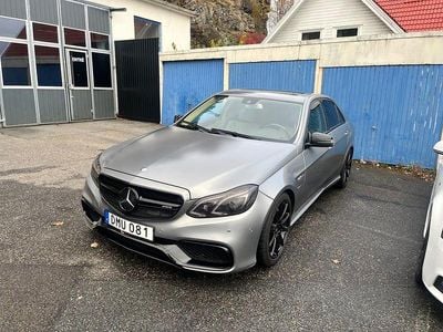 Grå Begagnad 2010 Mercedes E63 AMG Avantgarde Sedan | 289 000 kr (Marknadspris)