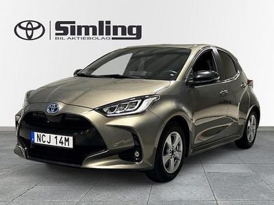 Grön Begagnad 2022 Toyota Yaris Hybrid Style Halvkombi | 219 900 kr (Marknadspris)