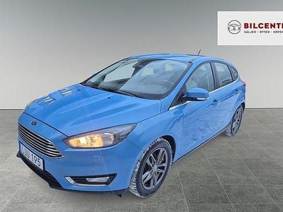 Blå Begagnad 2016 Ford Focus Titanium Halvkombi | 97 900 kr (Marknadspris)