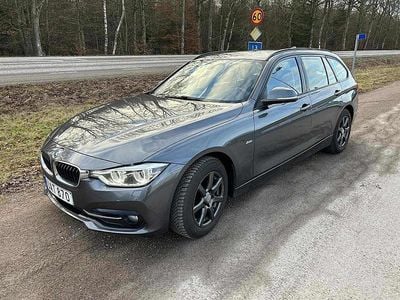 Begagnad BMW 318 Sport Line 150 HK (110 kW) 2015 Grå Kombi