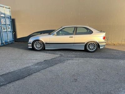 Silver Begagnad 1998 BMW 323 Compact Halvkombi | 39 000 kr