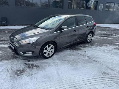 Begagnad Ford Focus Titanium 125 HK (91 kW) 2017 Grå Kombi