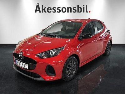 Röd Begagnad 2024 Mazda 2 Center-Line Halvkombi | 239 900 kr (Marknadspris)