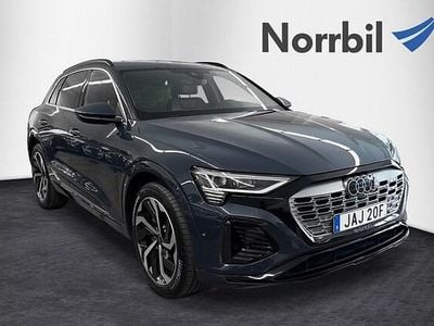 Begagnad Audi Q8 e-tron S-Line 300 kW (408 HK) 2023 Plasmablå metallic SUV
