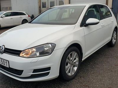 Vit Begagnad 2017 VW Golf VII Halvkombi | 139 000 kr (Marknadspris)