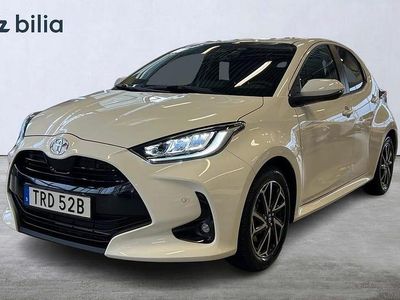 Vit Begagnad 2025 Toyota Yaris Hybrid Active Halvkombi | 269 900 kr (Lite dyr)