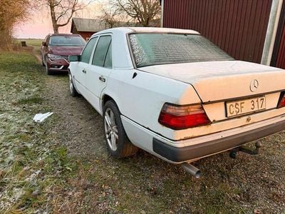 Begagnad 1990 Mercedes E230 Sedan | 13 000 kr
