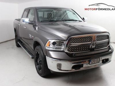 begagnad Dodge Ram Crew Cab Laramie MOMS / DRAG / V-HJUL /