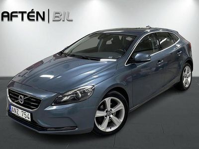 Blå Begagnad 2013 Volvo V40 Momentum Kombi | 119 900 kr (Marknadspris)