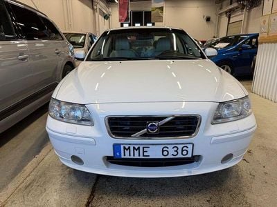 Begagnad Volvo S60 Momentum 163 HK (119 kW) 2007 Vit Sedan