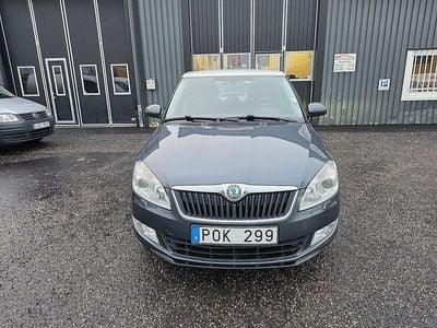 Grå Begagnad 2012 Skoda Fabia Elegance Halvkombi | 59 500 kr (Lite dyr)