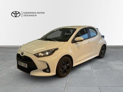 Begagnad Toyota Yaris Hybrid Active 116 HK (85 kW) 2023 Vit Halvkombi