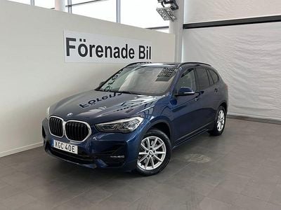 Mediterran blå metallic Begagnad 2021 BMW X1 Sport Line SUV | 309 000 kr (Marknadspris)