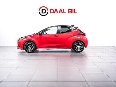 Begagnad Toyota Yaris Hybrid 116 HK (85 kW) 2021 Svart Halvkombi
