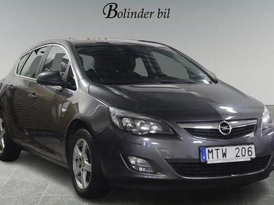 Grå Begagnad 2011 Opel Astra Enjoy Halvkombi | 68 900 kr (Marknadspris)