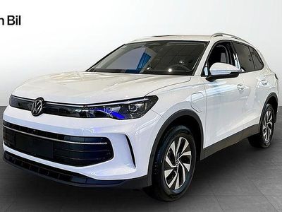 Mörkgrå Begagnad 2025 VW Tiguan Life SUV | 479 900 kr (Dyr)