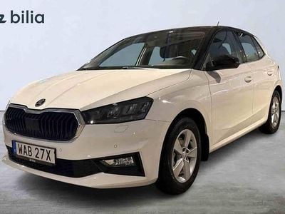 Vit Begagnad 2023 Skoda Fabia Halvkombi | 204 900 kr (Marknadspris)