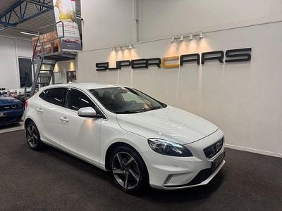 Vit Begagnad 2016 Volvo V40 R-Design Halvkombi | 128 000 kr (Marknadspris)
