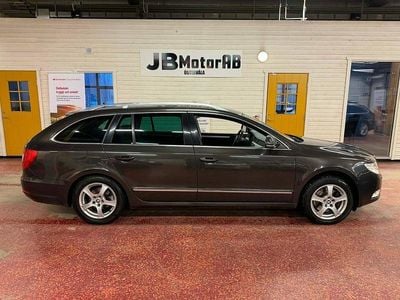 Begagnad Skoda Superb Elegance 160 HK (117 kW) 2010 Mörkbrun Kombi