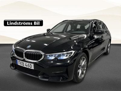 Svart Begagnad 2021 BMW 330e Sport Line Kombi | 274 900 kr (Marknadspris)