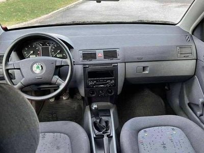 Begagnad 2001 Skoda Fabia Halvkombi | 15 000 kr (Marknadspris)
