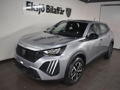 Grå (gråmetallic) Ny 2025 Peugeot 2008 Style SUV | 302 750 kr (Marknadspris)