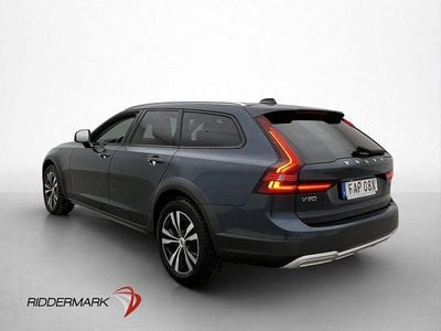 Begagnad Volvo V90 CC Momentum 197 HK (144 kW) 2020 Mörkblå Kombi
