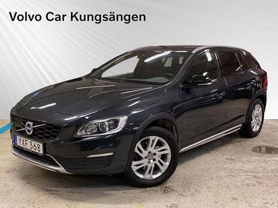 Grå Begagnad 2017 Volvo V60 CC Standard Kombi | 159 900 kr (Bra pris)