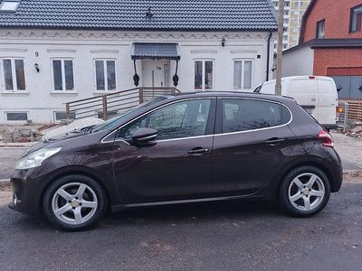 Begagnad Peugeot 208 95 HK (69 kW) 2012 Halvkombi