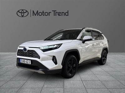 Vit Begagnad 2024 Toyota RAV4 Hybrid SUV | 419 000 kr (Superpris)