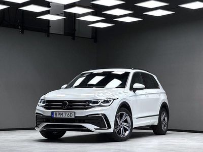 Vit Begagnad 2023 VW Tiguan R-line SUV | 379 900 kr (Marknadspris)