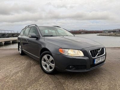 Grå (grå metallic) Begagnad 2008 Volvo V70 Momentum Kombi | 59 900 kr (Marknadspris)