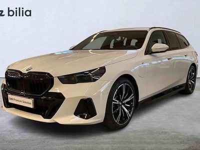 Vit Begagnad 2025 BMW 530e M Sport Kombi | 648 600 kr (Bra pris)