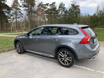 begagnad Volvo V60 CC D4 AWD Geartronic Summum Euro 6