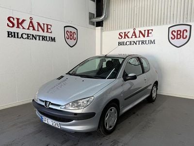 Begagnad Peugeot 206 75 HK (55 kW) 2003 Ljusgrå Halvkombi