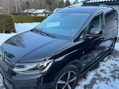 Begagnad VW Caddy Black Edition 122 HK (89 kW) 2022 Svart Minibuss
