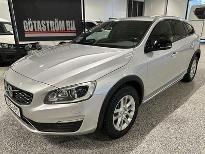 Begagnad Volvo V60 CC Summum 190 HK (139 kW) 2016 Silver Kombi