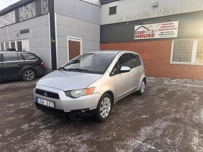 Begagnad Mitsubishi Colt 95 HK (69 kW) 2010 Silver Halvkombi