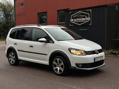 begagnad VW Touran Cross 2.0 TDI DSG Sekventiell 7-sits 140hk