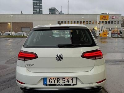 Vit Begagnad 2018 VW Golf VII Halvkombi | 145 000 kr (Marknadspris)