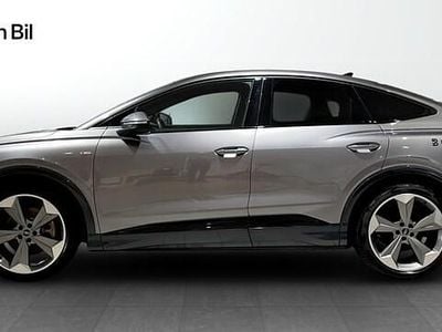 Tyfongrå metallic Begagnad 2024 Audi Q4 Sportback e-tron Comfort SUV | 579 000 kr (Marknadspris)