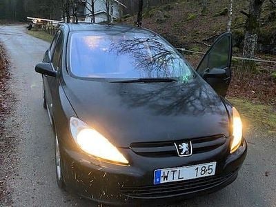 Svart Begagnad 2005 Peugeot 307 Halvkombi | 10 000 kr (Bra pris)