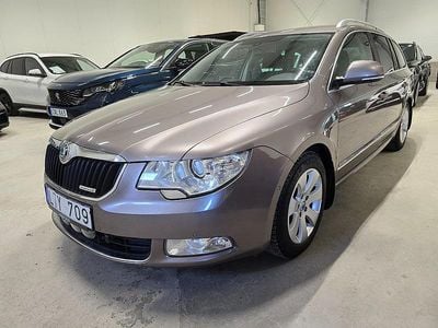 Begagnad Skoda Superb Elegance 105 HK (77 kW) 2011 Brun metallic Kombi