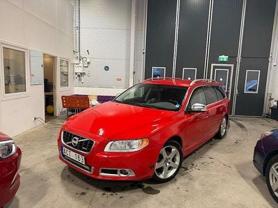 Röd Begagnad 2010 Volvo V70 R-Design Kombi | 69 990 kr (Bra pris)