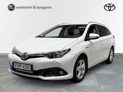 Vit Begagnad 2016 Toyota Auris Touring Sports Active Kombi | 169 000 kr (Marknadspris)