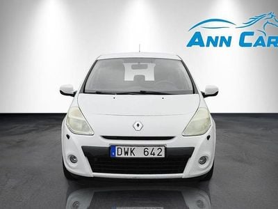 Begagnad Renault Clio R.S. 75 HK (55 kW) 2010 Silver Halvkombi
