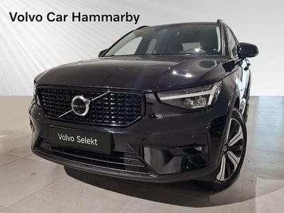 Svart Begagnad 2023 Volvo XC40 Plus SUV | 408 900 kr (Lite dyr)