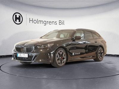 Svart Begagnad 2025 BMW 530e Efficient Dynamics Kombi | 699 800 kr (Marknadspris)
